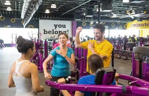 The Pros and Cons of Club Fitness